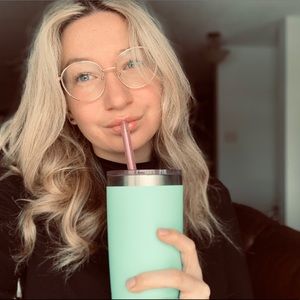 Meet your Posher, Emilie